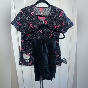 HELLO KITTY/WonderWink Scrub Set
